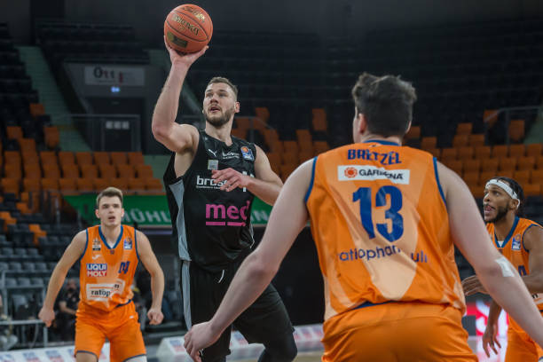 发动纵深反 发动纵深反