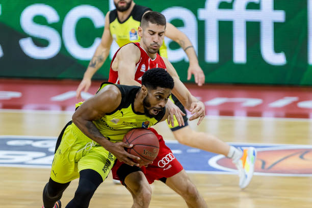 阿里谈时隔2年登场&染红：那是个战术犯规黄牌动作，根本没用力.